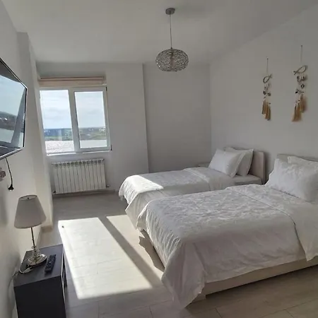 Mamaia Sunwaves 28