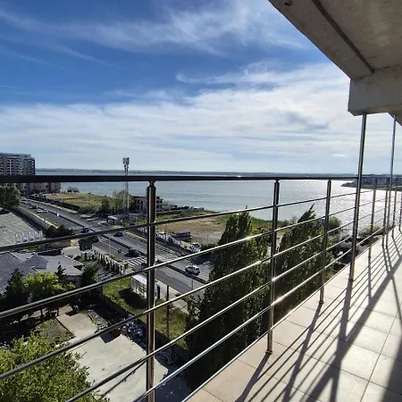 Mamaia Sunwaves 28
